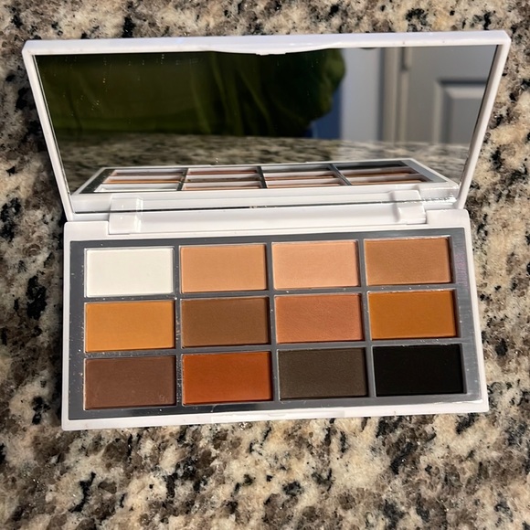 BRAND NEW LASH STEP MATTE ABOUT YOU EYESHADOW PALETTE featuring 12 matte shades - Picture 2 of 3